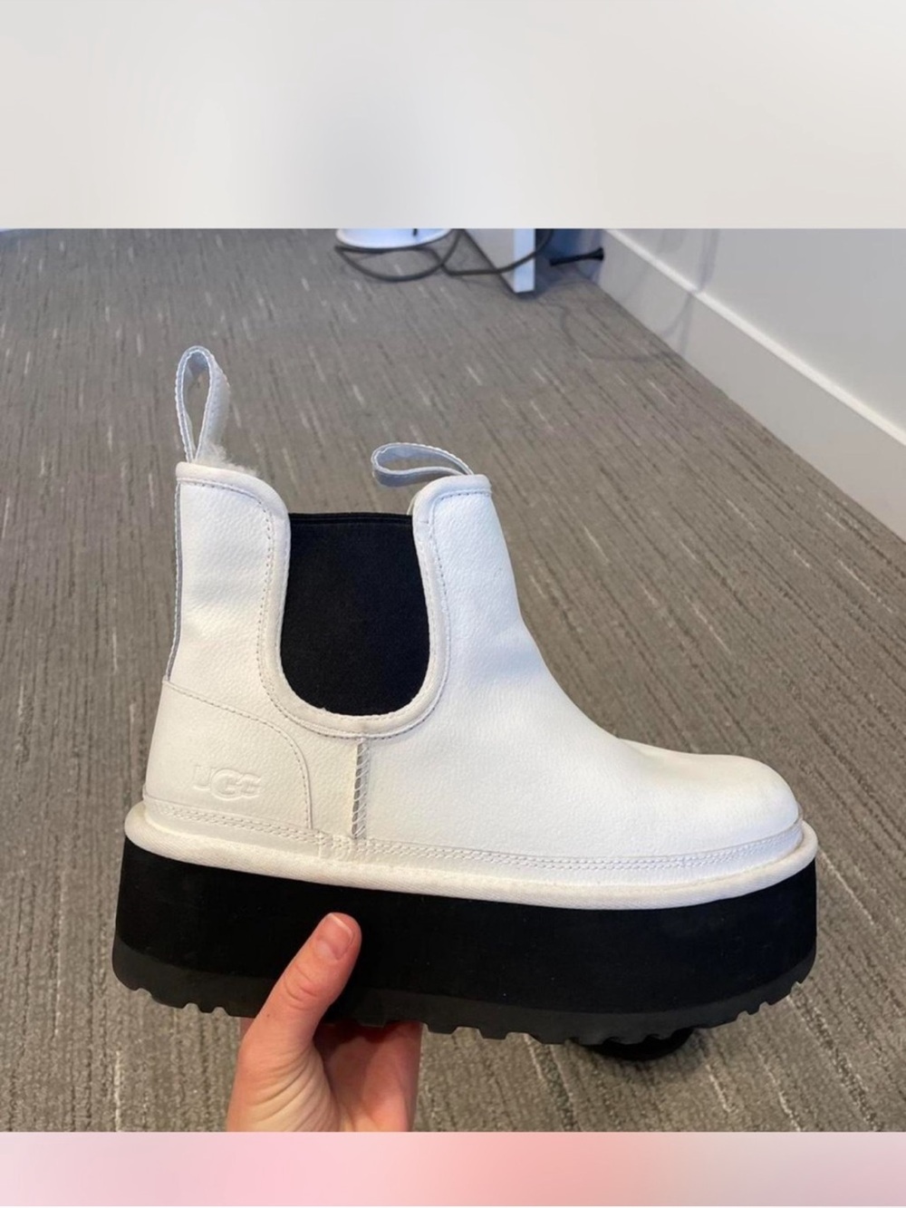 UGG White leather Platform Chelsea Boot